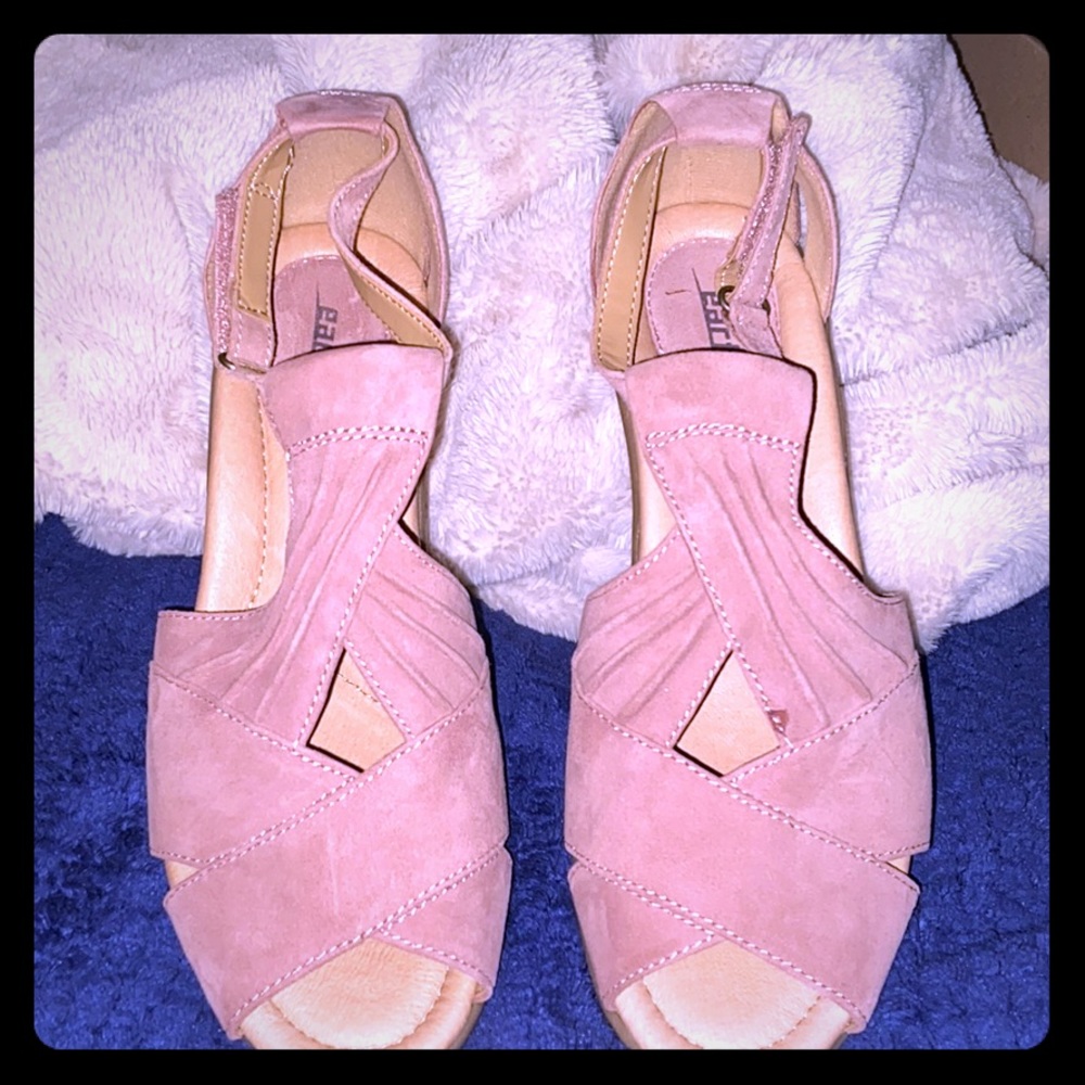 Earth Origin Suede Wedge Sandal - Blush NWOT